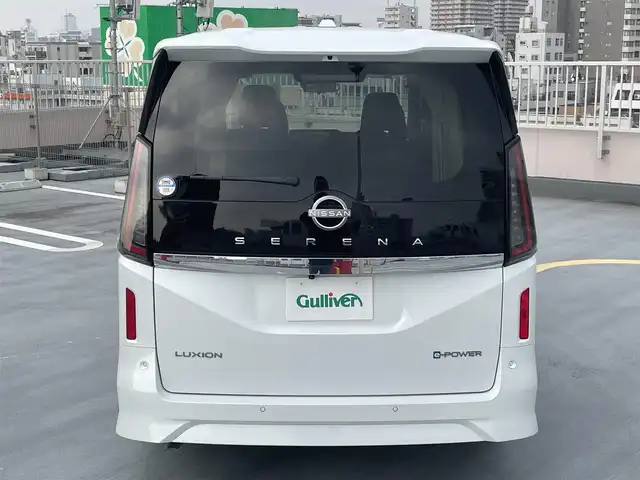日産 セレナ e－パワー ルキシオン 東京都 2025(令7)年 0.3万km プリズムホワイト ワンオーナー/ニッサンコネクティッドナビ（BT/地デジTV)/アラウンドビューモニター/プロパイロット2.0/黒皮シート/足元イルミパック/フロアカーペットパッケージ/100V電源/シートヒーター（一列目/二列目）/ステリングヒーター/車内カーテン/カーアラームスタンダード/純正16インチアルミ/ビルトインETC2.0/シートヒーター（一列目/二列目）/デジタルインナーミラー/ヘッドアップディスプレイ/純正フロアマット/スペアキー1本/保証書