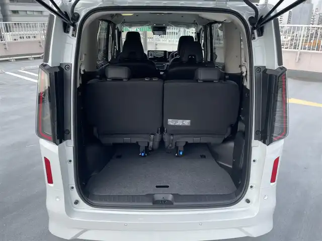 日産 セレナ e－パワー ルキシオン 東京都 2025(令7)年 0.3万km プリズムホワイト ワンオーナー/ニッサンコネクティッドナビ（BT/地デジTV)/アラウンドビューモニター/プロパイロット2.0/黒皮シート/足元イルミパック/フロアカーペットパッケージ/100V電源/シートヒーター（一列目/二列目）/ステリングヒーター/車内カーテン/カーアラームスタンダード/純正16インチアルミ/ビルトインETC2.0/シートヒーター（一列目/二列目）/デジタルインナーミラー/ヘッドアップディスプレイ/純正フロアマット/スペアキー1本/保証書