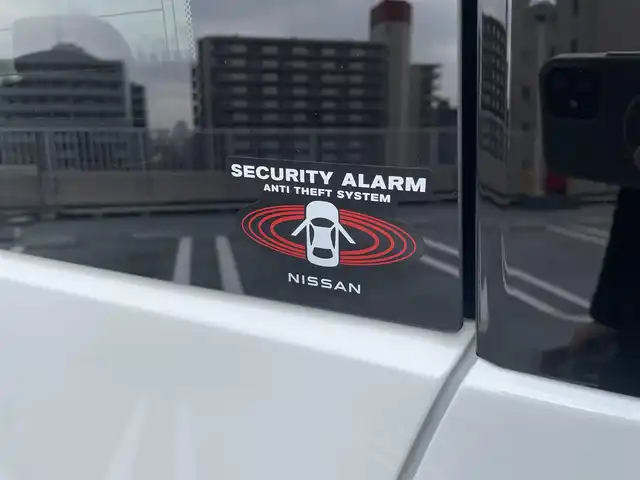 日産 セレナ e－パワー ルキシオン 東京都 2025(令7)年 0.3万km プリズムホワイト ワンオーナー/ニッサンコネクティッドナビ（BT/地デジTV)/アラウンドビューモニター/プロパイロット2.0/黒皮シート/足元イルミパック/フロアカーペットパッケージ/100V電源/シートヒーター（一列目/二列目）/ステリングヒーター/車内カーテン/カーアラームスタンダード/純正16インチアルミ/ビルトインETC2.0/シートヒーター（一列目/二列目）/デジタルインナーミラー/ヘッドアップディスプレイ/純正フロアマット/スペアキー1本/保証書