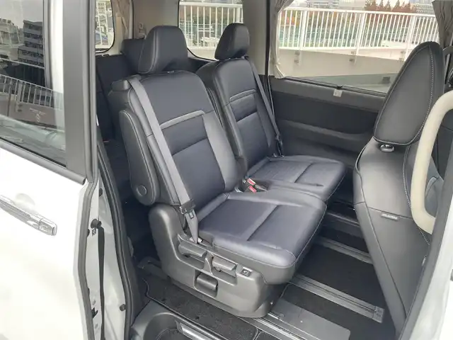 日産 セレナ e－パワー ルキシオン 東京都 2025(令7)年 0.3万km プリズムホワイト ワンオーナー/ニッサンコネクティッドナビ（BT/地デジTV)/アラウンドビューモニター/プロパイロット2.0/黒皮シート/足元イルミパック/フロアカーペットパッケージ/100V電源/シートヒーター（一列目/二列目）/ステリングヒーター/車内カーテン/カーアラームスタンダード/純正16インチアルミ/ビルトインETC2.0/シートヒーター（一列目/二列目）/デジタルインナーミラー/ヘッドアップディスプレイ/純正フロアマット/スペアキー1本/保証書