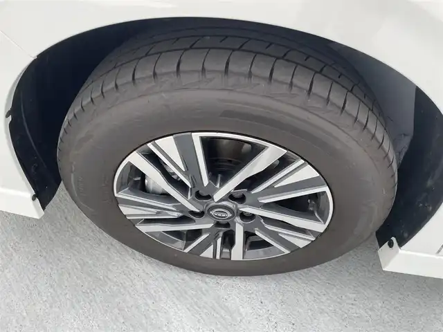 日産 セレナ e－パワー ルキシオン 東京都 2025(令7)年 0.3万km プリズムホワイト ワンオーナー/ニッサンコネクティッドナビ（BT/地デジTV)/アラウンドビューモニター/プロパイロット2.0/黒皮シート/足元イルミパック/フロアカーペットパッケージ/100V電源/シートヒーター（一列目/二列目）/ステリングヒーター/車内カーテン/カーアラームスタンダード/純正16インチアルミ/ビルトインETC2.0/シートヒーター（一列目/二列目）/デジタルインナーミラー/ヘッドアップディスプレイ/純正フロアマット/スペアキー1本/保証書