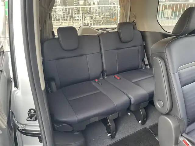 日産 セレナ e－パワー ルキシオン 東京都 2025(令7)年 0.3万km プリズムホワイト ワンオーナー/ニッサンコネクティッドナビ（BT/地デジTV)/アラウンドビューモニター/プロパイロット2.0/黒皮シート/足元イルミパック/フロアカーペットパッケージ/100V電源/シートヒーター（一列目/二列目）/ステリングヒーター/車内カーテン/カーアラームスタンダード/純正16インチアルミ/ビルトインETC2.0/シートヒーター（一列目/二列目）/デジタルインナーミラー/ヘッドアップディスプレイ/純正フロアマット/スペアキー1本/保証書