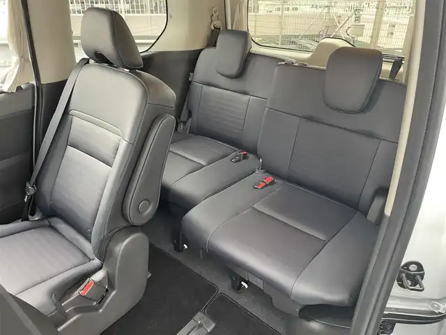 日産 セレナ e－パワー ルキシオン 東京都 2025(令7)年 0.3万km プリズムホワイト ワンオーナー/ニッサンコネクティッドナビ（BT/地デジTV)/アラウンドビューモニター/プロパイロット2.0/黒皮シート/足元イルミパック/フロアカーペットパッケージ/100V電源/シートヒーター（一列目/二列目）/ステリングヒーター/車内カーテン/カーアラームスタンダード/純正16インチアルミ/ビルトインETC2.0/シートヒーター（一列目/二列目）/デジタルインナーミラー/ヘッドアップディスプレイ/純正フロアマット/スペアキー1本/保証書