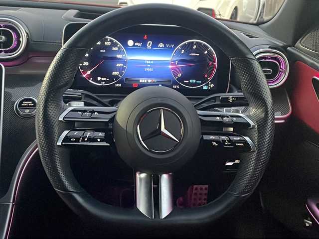 メルセデス・ベンツ Ｍ・ベンツ Ｃ２２０ｄ アバンギャルド　AMGライン 三重県 2022(令4)年 1.9万km ヒヤシンスレッド メーカーオプション/・ヘッドアップディスプレイ/・ARナビゲーション/・レザーシート/・パノラミックスライディングルーフ/レーダーセーフティパッケージ/・アクティブディスタンスアシストディストロニック/・アクティブブレーキアシスト/・PRE-SAFEインパルスサイド/・緊急回避補助システム/・渋滞時ブレーキ機能/・アクティブブラインドスポットアシスト/・アクティブレーンキーピングアシスト/・アクティブステアリングアシスト/・アクティブレーンチェンジグアシスト/・アクティブエマージェンシーストップアシスト/アクティブパーキングアシスト/ターボ/純正ナビ/フルセグTV/【Bluetooth/USB】/360°カメラシステム/ビルトインETC2.0/前後ドライブレコーダー/パドルシフト/パワートランクリッド/D/N席パワーシート/D/N席シートヒーター/デジタルライト/フロント225/45R18インチ純正AW/リア245/40R18インチ純正AW/プッシュスタート/スマートキー/スペアキー/純正フロアマット