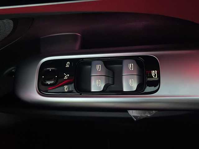 メルセデス・ベンツ Ｍ・ベンツ Ｃ２２０ｄ アバンギャルド　AMGライン 三重県 2022(令4)年 1.9万km ヒヤシンスレッド メーカーオプション/・ヘッドアップディスプレイ/・ARナビゲーション/・レザーシート/・パノラミックスライディングルーフ/レーダーセーフティパッケージ/・アクティブディスタンスアシストディストロニック/・アクティブブレーキアシスト/・PRE-SAFEインパルスサイド/・緊急回避補助システム/・渋滞時ブレーキ機能/・アクティブブラインドスポットアシスト/・アクティブレーンキーピングアシスト/・アクティブステアリングアシスト/・アクティブレーンチェンジグアシスト/・アクティブエマージェンシーストップアシスト/アクティブパーキングアシスト/ターボ/純正ナビ/フルセグTV/【Bluetooth/USB】/360°カメラシステム/ビルトインETC2.0/前後ドライブレコーダー/パドルシフト/パワートランクリッド/D/N席パワーシート/D/N席シートヒーター/デジタルライト/フロント225/45R18インチ純正AW/リア245/40R18インチ純正AW/プッシュスタート/スマートキー/スペアキー/純正フロアマット