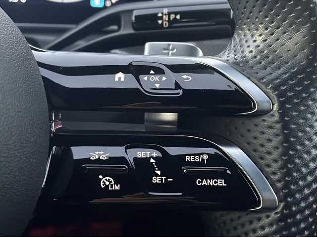 メルセデス・ベンツ Ｍ・ベンツ Ｃ２２０ｄ アバンギャルド　AMGライン 三重県 2022(令4)年 1.9万km ヒヤシンスレッド メーカーオプション/・ヘッドアップディスプレイ/・ARナビゲーション/・レザーシート/・パノラミックスライディングルーフ/レーダーセーフティパッケージ/・アクティブディスタンスアシストディストロニック/・アクティブブレーキアシスト/・PRE-SAFEインパルスサイド/・緊急回避補助システム/・渋滞時ブレーキ機能/・アクティブブラインドスポットアシスト/・アクティブレーンキーピングアシスト/・アクティブステアリングアシスト/・アクティブレーンチェンジグアシスト/・アクティブエマージェンシーストップアシスト/アクティブパーキングアシスト/ターボ/純正ナビ/フルセグTV/【Bluetooth/USB】/360°カメラシステム/ビルトインETC2.0/前後ドライブレコーダー/パドルシフト/パワートランクリッド/D/N席パワーシート/D/N席シートヒーター/デジタルライト/フロント225/45R18インチ純正AW/リア245/40R18インチ純正AW/プッシュスタート/スマートキー/スペアキー/純正フロアマット