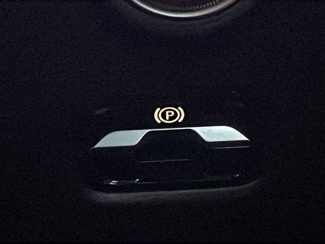 メルセデス・ベンツ Ｍ・ベンツ Ｃ２２０ｄ アバンギャルド　AMGライン 三重県 2022(令4)年 1.9万km ヒヤシンスレッド メーカーオプション/・ヘッドアップディスプレイ/・ARナビゲーション/・レザーシート/・パノラミックスライディングルーフ/レーダーセーフティパッケージ/・アクティブディスタンスアシストディストロニック/・アクティブブレーキアシスト/・PRE-SAFEインパルスサイド/・緊急回避補助システム/・渋滞時ブレーキ機能/・アクティブブラインドスポットアシスト/・アクティブレーンキーピングアシスト/・アクティブステアリングアシスト/・アクティブレーンチェンジグアシスト/・アクティブエマージェンシーストップアシスト/アクティブパーキングアシスト/ターボ/純正ナビ/フルセグTV/【Bluetooth/USB】/360°カメラシステム/ビルトインETC2.0/前後ドライブレコーダー/パドルシフト/パワートランクリッド/D/N席パワーシート/D/N席シートヒーター/デジタルライト/フロント225/45R18インチ純正AW/リア245/40R18インチ純正AW/プッシュスタート/スマートキー/スペアキー/純正フロアマット