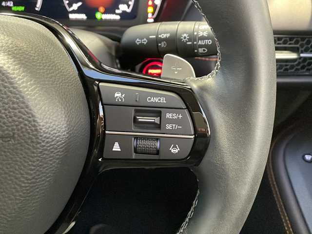 ホンダ ＺＲ－Ｖ ハイブリッド e:HEV Z 静岡県 2024(令6)年 1.6万km クリスタルブラックパール 純正ナビ/AM/FM/Bluetooth/USB/フルセグTV/Apple Carplay/Andoroid  Auto /主要装備/・レーダークルーズコントロール　/・ドライブレコーダー　/・全方位カメラ　/・ＥＴＣ２．０　/・ハンドルヒーター　/・シートヒーター　/・パワーシート　/・シートメモリー　/・BOSEスピーカー/・ヒルダウンアシスト/・ＢＳＭ　/・パドルシフト　/・ワイヤレス充電/・パワーバックドア/・スマートキー/・プッシュスタート/・オートホールド/・ステアリングリモコン/・SOSコール/・オートライト/・レザーシート/・横滑り防止装置/・衝突軽減システム/・LEDヘッドライト/・純正アルミホイール/・純正フロアマット