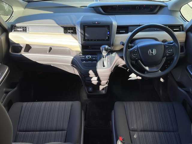 ホンダ フリード G ホンダセンシング 静岡県 2019(令1)年 5.5万km モダンスティールM 純正ナビ/・CD/DVD/・FM/AM/・フルセグTV/・Music Rack/・iPod/・SD/・USB/・Bluetooth/ホンダセンシング/●衝突軽減ブレーキ〈CMBS〉/●誤発進抑制機能/●ACC〈アダプティブ・クルーズ・コントロール〉/●LKAS〈車線維持支援システム〉/●歩行者事故低減ステアリング/●路外逸脱抑制機能/●先行車発進お知らせ機能/●標識認識機能/主要装備/・バックカメラ/・ＥＴＣ/・ドライブレコーダー/・両側パワスラ/・アイドリングストップ/・２列目キャプテンシート/・純正ホイールキャップ/・純正フロアマット