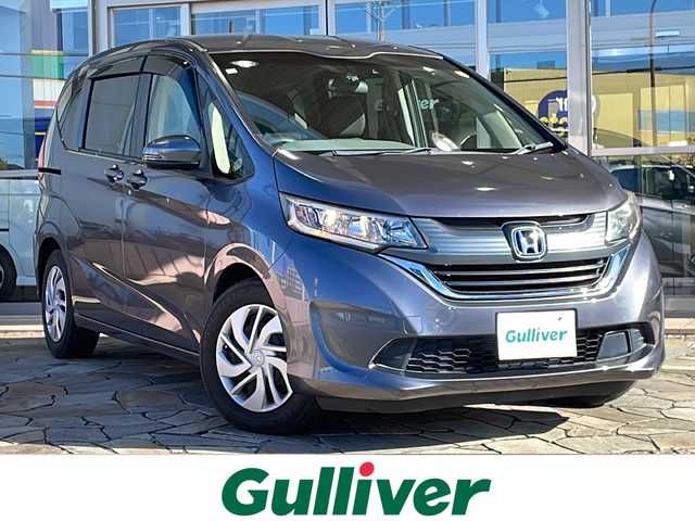 ホンダ フリード G ホンダセンシング 静岡県 2019(令1)年 5.5万km モダンスティールM 純正ナビ/・CD/DVD/・FM/AM/・フルセグTV/・Music Rack/・iPod/・SD/・USB/・Bluetooth/ホンダセンシング/●衝突軽減ブレーキ〈CMBS〉/●誤発進抑制機能/●ACC〈アダプティブ・クルーズ・コントロール〉/●LKAS〈車線維持支援システム〉/●歩行者事故低減ステアリング/●路外逸脱抑制機能/●先行車発進お知らせ機能/●標識認識機能/主要装備/・バックカメラ/・ＥＴＣ/・ドライブレコーダー/・両側パワスラ/・アイドリングストップ/・２列目キャプテンシート/・純正ホイールキャップ/・純正フロアマット