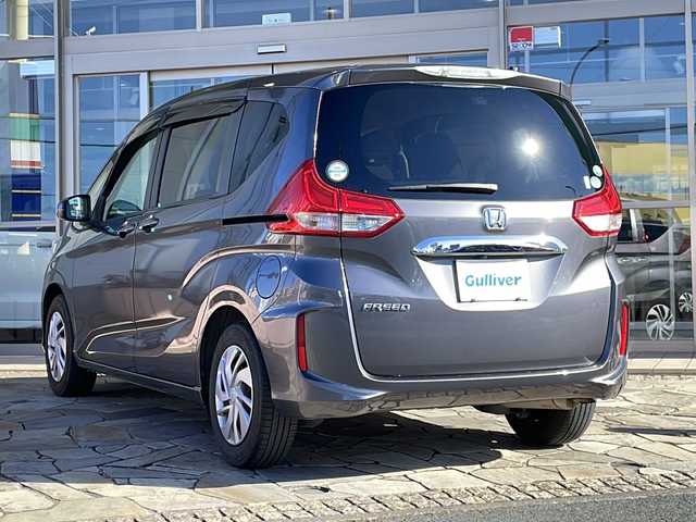 ホンダ フリード G ホンダセンシング 静岡県 2019(令1)年 5.5万km モダンスティールM 純正ナビ/・CD/DVD/・FM/AM/・フルセグTV/・Music Rack/・iPod/・SD/・USB/・Bluetooth/ホンダセンシング/●衝突軽減ブレーキ〈CMBS〉/●誤発進抑制機能/●ACC〈アダプティブ・クルーズ・コントロール〉/●LKAS〈車線維持支援システム〉/●歩行者事故低減ステアリング/●路外逸脱抑制機能/●先行車発進お知らせ機能/●標識認識機能/主要装備/・バックカメラ/・ＥＴＣ/・ドライブレコーダー/・両側パワスラ/・アイドリングストップ/・２列目キャプテンシート/・純正ホイールキャップ/・純正フロアマット