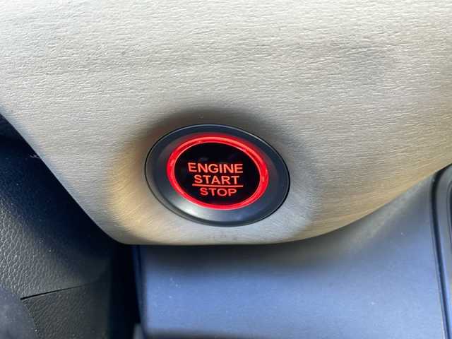 ホンダ フリード G ホンダセンシング 静岡県 2019(令1)年 5.5万km モダンスティールM 純正ナビ/・CD/DVD/・FM/AM/・フルセグTV/・Music Rack/・iPod/・SD/・USB/・Bluetooth/ホンダセンシング/●衝突軽減ブレーキ〈CMBS〉/●誤発進抑制機能/●ACC〈アダプティブ・クルーズ・コントロール〉/●LKAS〈車線維持支援システム〉/●歩行者事故低減ステアリング/●路外逸脱抑制機能/●先行車発進お知らせ機能/●標識認識機能/主要装備/・バックカメラ/・ＥＴＣ/・ドライブレコーダー/・両側パワスラ/・アイドリングストップ/・２列目キャプテンシート/・純正ホイールキャップ/・純正フロアマット