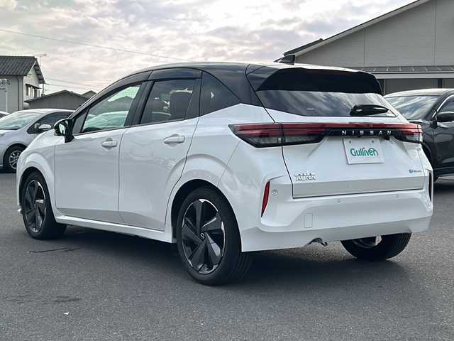 日産 オーラ G 香川県 2022(令4)年 0.5万km ピュアホワイトパール / スーパーブラック 2トーン ワンオーナー/純正9型ナビ/フルセグTV/インテリジェントアラウンドビューモニター/ビルトインETC2.0/ドライブレコーダー/インテリジェントクルーズコントロール/ソナー機能/全方位運転支援システム/・プロパイロット/・インテリジェントエマージェンシーブレーキ/・踏み間違い衝突防止アシスト/・標識検知機能/・前方衝突予測警報/・車線逸脱警報/・ふらつき警報/・車線逸脱防止支援システム/・後側方衝突防止支援システム/・SOSコール/アダプティブLEDヘッドランプ/本革巻きステアリング/ツートーン合皮/ツイード調コンビシート/BOSEパーソナルプラスサウンドシステム/純正17インチアルミホイール/インテリジェントキー/プッシュパワースターター