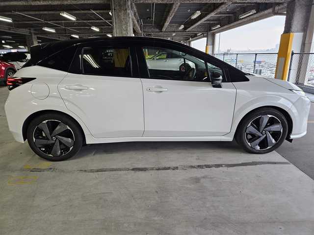 日産 オーラ G 香川県 2022(令4)年 0.5万km ピュアホワイトパール / スーパーブラック 2トーン ワンオーナー/純正9型ナビ/フルセグTV/インテリジェントアラウンドビューモニター/ビルトインETC2.0/ドライブレコーダー/インテリジェントクルーズコントロール/ソナー機能/全方位運転支援システム/・プロパイロット/・インテリジェントエマージェンシーブレーキ/・踏み間違い衝突防止アシスト/・標識検知機能/・前方衝突予測警報/・車線逸脱警報/・ふらつき警報/・車線逸脱防止支援システム/・後側方衝突防止支援システム/・SOSコール/アダプティブLEDヘッドランプ/本革巻きステアリング/ツートーン合皮/ツイード調コンビシート/BOSEパーソナルプラスサウンドシステム/純正17インチアルミホイール/インテリジェントキー/プッシュパワースターター