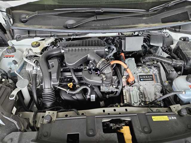 日産 オーラ G 香川県 2022(令4)年 0.5万km ピュアホワイトパール / スーパーブラック 2トーン ワンオーナー/純正9型ナビ/フルセグTV/インテリジェントアラウンドビューモニター/ビルトインETC2.0/ドライブレコーダー/インテリジェントクルーズコントロール/ソナー機能/全方位運転支援システム/・プロパイロット/・インテリジェントエマージェンシーブレーキ/・踏み間違い衝突防止アシスト/・標識検知機能/・前方衝突予測警報/・車線逸脱警報/・ふらつき警報/・車線逸脱防止支援システム/・後側方衝突防止支援システム/・SOSコール/アダプティブLEDヘッドランプ/本革巻きステアリング/ツートーン合皮/ツイード調コンビシート/BOSEパーソナルプラスサウンドシステム/純正17インチアルミホイール/インテリジェントキー/プッシュパワースターター