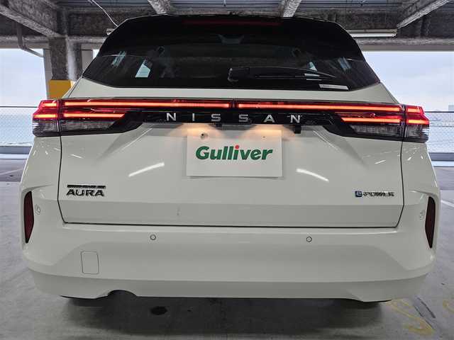 日産 オーラ G 香川県 2022(令4)年 0.5万km ピュアホワイトパール / スーパーブラック 2トーン ワンオーナー/純正9型ナビ/フルセグTV/インテリジェントアラウンドビューモニター/ビルトインETC2.0/ドライブレコーダー/インテリジェントクルーズコントロール/ソナー機能/全方位運転支援システム/・プロパイロット/・インテリジェントエマージェンシーブレーキ/・踏み間違い衝突防止アシスト/・標識検知機能/・前方衝突予測警報/・車線逸脱警報/・ふらつき警報/・車線逸脱防止支援システム/・後側方衝突防止支援システム/・SOSコール/アダプティブLEDヘッドランプ/本革巻きステアリング/ツートーン合皮/ツイード調コンビシート/BOSEパーソナルプラスサウンドシステム/純正17インチアルミホイール/インテリジェントキー/プッシュパワースターター
