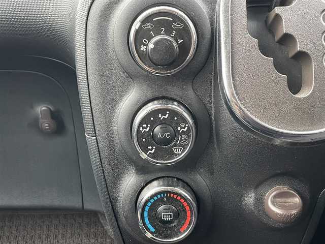 トヨタ スペイド F ジャック 滋賀県 2014(平26)年 6.4万km ブラックマイカ ワンオーナー/純正ナビ/・Bluetooth/・フルセグ/・CD/DVD/バックカメラ/ステアリングリモコン/ETC/片側パワースライドドア/HIDオートライト/電動格納ミラー/シートリフター/スマートキー
