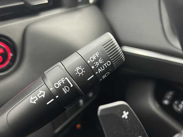 ホンダ ヴェゼル ハイブリッド e:HEV Z 岐阜県 2024(令6)年 0.8万km プラチナホワイトパール ホンダセンシング　/純正ナビ　/バックカメラ　/追従クルーズコントロール　/レーンキープアシスト　/コーナーセンサー　/シートヒーター　/ハンドルヒーター　/電動リアゲート　/ＥＴＣ　/電子パーキング　/ホールド機能/電動リアゲート/パドルシフト/エンジンスタートボタン/ダウンヒルアシストコントロール