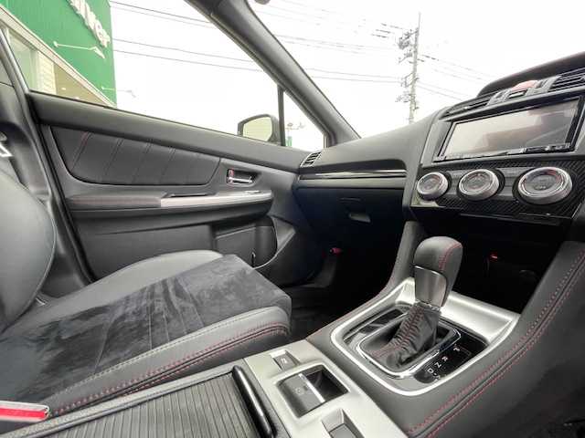 スバル ＷＲＸ Ｓ４ 2．0GT‐S アイサイト 静岡県 2015(平27)年 2.9万km アイスシルバーメタリック ●ワンオーナー/●純正ナビ/(フルセグ/CD/DVD/USB/Bluetooth)/(AVIC-R209)/●バックカメラ/●ブラックハーフレザーシート/●前席パワーシート/●電動パーキングブレーキ/●ヒルスタートアシスト/●衝突軽減ブレーキ/●レーンキープアシスト/●レーダークルーズコントロール/●LEDライト/●オートライト/●F/Rフォグランプ/●革巻きステアリング/●ステアリングスイッチ/●パドルシフト/●ETC/●前方ドライブレコーダー/●フロアマット/●電動格納ウインカーミラー/●ISOFIX/●リアプライバシーガラス/●スマートキー/●プッシュスタート/●スペアキー×1/●横滑り防止装置/●純正18インチアルミホイール/●W＋サイドSRS＋ABS/●保証書/●記録簿/(H28.3/H29.2/H30.3/H31.3/R2.3/R3.2/R4/3/R6.2)/●取扱説明書