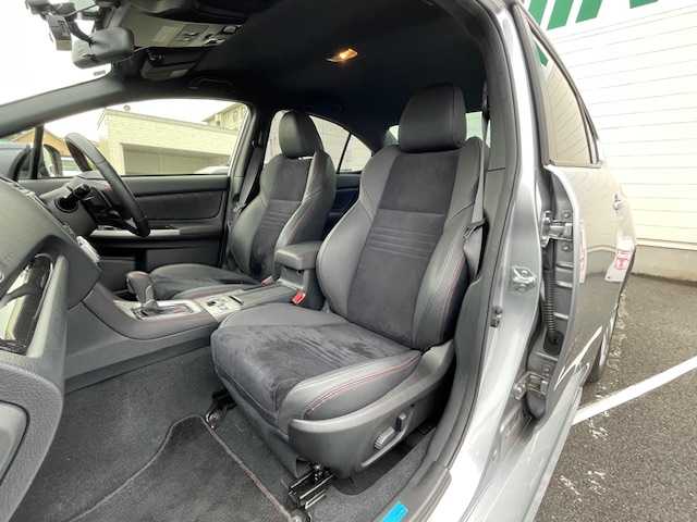 スバル ＷＲＸ Ｓ４ 2．0GT‐S アイサイト 静岡県 2015(平27)年 2.9万km アイスシルバーメタリック ●ワンオーナー/●純正ナビ/(フルセグ/CD/DVD/USB/Bluetooth)/(AVIC-R209)/●バックカメラ/●ブラックハーフレザーシート/●前席パワーシート/●電動パーキングブレーキ/●ヒルスタートアシスト/●衝突軽減ブレーキ/●レーンキープアシスト/●レーダークルーズコントロール/●LEDライト/●オートライト/●F/Rフォグランプ/●革巻きステアリング/●ステアリングスイッチ/●パドルシフト/●ETC/●前方ドライブレコーダー/●フロアマット/●電動格納ウインカーミラー/●ISOFIX/●リアプライバシーガラス/●スマートキー/●プッシュスタート/●スペアキー×1/●横滑り防止装置/●純正18インチアルミホイール/●W＋サイドSRS＋ABS/●保証書/●記録簿/(H28.3/H29.2/H30.3/H31.3/R2.3/R3.2/R4/3/R6.2)/●取扱説明書