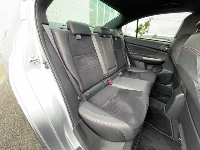 スバル ＷＲＸ Ｓ４ 2．0GT‐S アイサイト 静岡県 2015(平27)年 2.9万km アイスシルバーメタリック ●ワンオーナー/●純正ナビ/(フルセグ/CD/DVD/USB/Bluetooth)/(AVIC-R209)/●バックカメラ/●ブラックハーフレザーシート/●前席パワーシート/●電動パーキングブレーキ/●ヒルスタートアシスト/●衝突軽減ブレーキ/●レーンキープアシスト/●レーダークルーズコントロール/●LEDライト/●オートライト/●F/Rフォグランプ/●革巻きステアリング/●ステアリングスイッチ/●パドルシフト/●ETC/●前方ドライブレコーダー/●フロアマット/●電動格納ウインカーミラー/●ISOFIX/●リアプライバシーガラス/●スマートキー/●プッシュスタート/●スペアキー×1/●横滑り防止装置/●純正18インチアルミホイール/●W＋サイドSRS＋ABS/●保証書/●記録簿/(H28.3/H29.2/H30.3/H31.3/R2.3/R3.2/R4/3/R6.2)/●取扱説明書