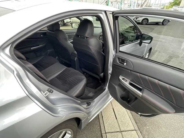 スバル ＷＲＸ Ｓ４ 2．0GT‐S アイサイト 静岡県 2015(平27)年 2.9万km アイスシルバーメタリック ●ワンオーナー/●純正ナビ/(フルセグ/CD/DVD/USB/Bluetooth)/(AVIC-R209)/●バックカメラ/●ブラックハーフレザーシート/●前席パワーシート/●電動パーキングブレーキ/●ヒルスタートアシスト/●衝突軽減ブレーキ/●レーンキープアシスト/●レーダークルーズコントロール/●LEDライト/●オートライト/●F/Rフォグランプ/●革巻きステアリング/●ステアリングスイッチ/●パドルシフト/●ETC/●前方ドライブレコーダー/●フロアマット/●電動格納ウインカーミラー/●ISOFIX/●リアプライバシーガラス/●スマートキー/●プッシュスタート/●スペアキー×1/●横滑り防止装置/●純正18インチアルミホイール/●W＋サイドSRS＋ABS/●保証書/●記録簿/(H28.3/H29.2/H30.3/H31.3/R2.3/R3.2/R4/3/R6.2)/●取扱説明書