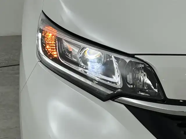 ホンダ フリード ハイブリット G ホンダセンシング 福島県 2022(令4)年 2.7万km プラチナホワイトパール ホンダセンシング　/・CMBS/・ACC/・先行車発進告知/・路外逸脱抑制/・レーンキープアシスト/・標識認識機能/・コーナーセンサー/純正ＳＤナビゲーション　/【AM/FM/DVD/CD/Bluetooth/フルセグ】/バックカメラ　/シートヒーター　/両側パワースライドドア　/ドライブレコーダー前後　/プッシュスタート　/・スマートキー　/・スペアキー　/オートライト　/・ＬＥＤライト/革巻きステアリング/・ステアリングスイッチ/・チルトステリング/純正フロアマット/ドアバイザー