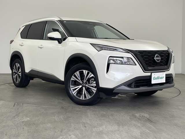 日産 エクストレイル X e－4ORCE 兵庫県 2023(令5)年 0.6万km ブリリアントホワイトパール ・ワンオーナー車/・社外９型ナビ/TV/Ｂｌｕｅｔｏｏｔｈ/SD/CD/DVD/・バックカメラ/・ブラインドスポットモニター/・プロパイロット/・パワーバックドア/・ビルトインＥＴＣ/・ルーフレール/・シートヒーター（運転席/助手席）/・パワーシート/・ステアリングヒーター/・アダクティブクルーズ/・オートＬＥＤライト/・スマートキー/・スペアキー/・衝突軽減ブレーキ/・レーンキープアシスト/・横滑り防止装置/・オートマチックハイビーム/・コーナーセンサー/・ダウンヒルアシストコントロール/・フロアマット/・純正AW/・ルーフレール/・電動パーキングブレーキ/・オートブレーキホールド/・ステアリングスイッチ