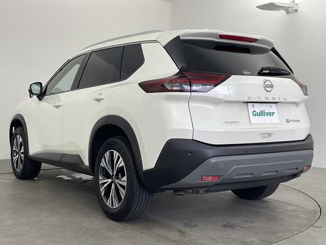 日産 エクストレイル X e－4ORCE 兵庫県 2023(令5)年 0.6万km ブリリアントホワイトパール ・ワンオーナー車/・社外９型ナビ/TV/Ｂｌｕｅｔｏｏｔｈ/SD/CD/DVD/・バックカメラ/・ブラインドスポットモニター/・プロパイロット/・パワーバックドア/・ビルトインＥＴＣ/・ルーフレール/・シートヒーター（運転席/助手席）/・パワーシート/・ステアリングヒーター/・アダクティブクルーズ/・オートＬＥＤライト/・スマートキー/・スペアキー/・衝突軽減ブレーキ/・レーンキープアシスト/・横滑り防止装置/・オートマチックハイビーム/・コーナーセンサー/・ダウンヒルアシストコントロール/・フロアマット/・純正AW/・ルーフレール/・電動パーキングブレーキ/・オートブレーキホールド/・ステアリングスイッチ