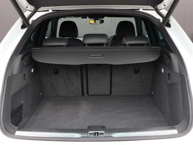 アウディ Ｑ３ Sラインコンペティション 長野県 2018(平30)年 3.4万km グレイシアホワイトメタリック 純ナビ/Sラインコンペティション/クルーズコントロール/4WD /純正18AW /シートヒーター/パワーシート /ETC /ステアリングスイッチ /エンジンスタートボタン