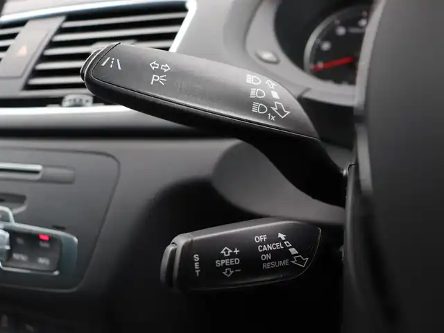 アウディ Ｑ３ Sラインコンペティション 長野県 2018(平30)年 3.4万km グレイシアホワイトメタリック 純ナビ/Sラインコンペティション/クルーズコントロール/4WD /純正18AW /シートヒーター/パワーシート /ETC /ステアリングスイッチ /エンジンスタートボタン
