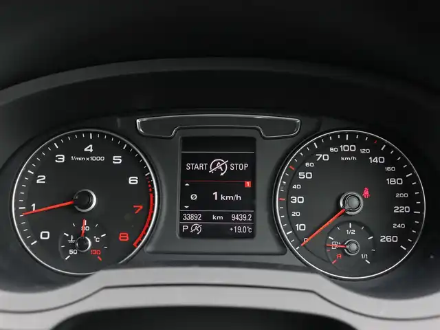 アウディ Ｑ３ Sラインコンペティション 長野県 2018(平30)年 3.4万km グレイシアホワイトメタリック 純ナビ/Sラインコンペティション/クルーズコントロール/4WD /純正18AW /シートヒーター/パワーシート /ETC /ステアリングスイッチ /エンジンスタートボタン