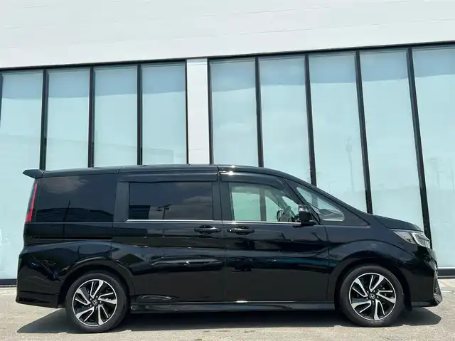 ホンダ ステップワゴン スパーダ クルスピセンシング 大阪府 2020(令2)年 2.4万km プレミアムスパークルブラックパール 純正１０インチナビ/   フルセグTV/CD/DVD/Bluetooth/USB/バックモニター/１１．６インチ後席モニター/衝突軽減ブレーキ/横滑り防止装置/前席シートヒーター/両側パワースライドドア/レーダークルーズコントロール/レーンキープアシスト/ステアリングスイッチ/アイドリングストップ/前後ドライブレコーダー/純正17インチアルミホイール/純正フロアマット/プッシュスタート/スマートキー/ＥＴＣ/ＬＥＤライト/禁煙車