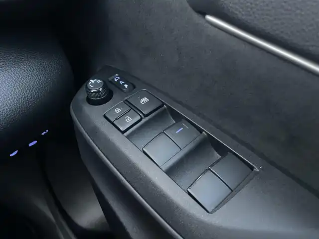 トヨタ ヤリスクロス ハイブリッド Z 千葉県 2023(令5)年 3.6万km ブラックマイカ/ベージュ 2トーン トヨタセーフティセンス/・衝突軽減ブレーキ/レーンキープアシスト/・レーダークルーズコントロール/オートハイビーム/・クリアランスソナー/純正メーカーディスプレイナビ/・BT/USB/カープレイ/全方位カメラ/ステアリングスイッチ/ETC/電動パーキングブレーキ/ハーフレザーシート/パワーシート(D席)/シートヒーター(D/N席)/ステアリングヒーター/LEDヘッドライト/オートライト/スマートキー/プッシュスタート/純正フロアマット/純正18インチAW