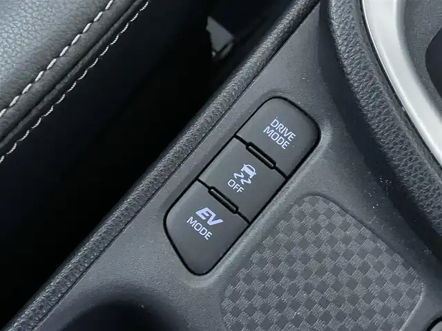 トヨタ ヤリスクロス ハイブリッド Z 千葉県 2023(令5)年 3.6万km ブラックマイカ/ベージュ 2トーン トヨタセーフティセンス/・衝突軽減ブレーキ/レーンキープアシスト/・レーダークルーズコントロール/オートハイビーム/・クリアランスソナー/純正メーカーディスプレイナビ/・BT/USB/カープレイ/全方位カメラ/ステアリングスイッチ/ETC/電動パーキングブレーキ/ハーフレザーシート/パワーシート(D席)/シートヒーター(D/N席)/ステアリングヒーター/LEDヘッドライト/オートライト/スマートキー/プッシュスタート/純正フロアマット/純正18インチAW