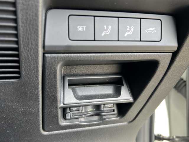 マツダ ＣＸ－３０ 20S Lパッケージ 静岡県 2020(令2)年 3.8万km スノーフレイクホワイトパールマイカ 純正SDナビ/・CD/・DVD/・フルセグＴＶ/・Bluetooth/・USB/・HDMI/・AM/・FM/主要装備/・衝突軽減/・レーンキープ/・追従クルコン/・BSM/・アラウンドビューモニター/・前後コーナーセンサー/・MTモード付/・電動リアゲート/・D席パワーシート/・シートヒーターD/N席/・ハンドルヒーター/・ビルトインETC/・前後ドラレコ/・LEDオートライト/・オートハイビーム/・電動パーキングブレーキ/・オートホールド/・純正フロアマット/・純正アルミホイール