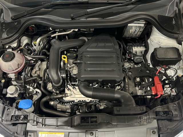 アウディ Ａ１ SB ピアニッシモエディション 新潟県 2018(平30)年 1.7万km グレイシアホワイトメタリック 125台限定ピアニッシモエディション特別装備/・グレイシアホワイトメタリック/・ブリリアントブラックコントラストルーフ/ナビキセノンプラスパッケージ/・MMI 3G + ナビゲーションシステム/・SSDナビゲーション/・TV/・CD/DVDプレイヤー/・FM/AMラジオ/・Bluetooth接続/・ETCシステム/コンビニエンスパッケージ/・アドバンストキー/・アウディパーキングシステム/シートヒーター