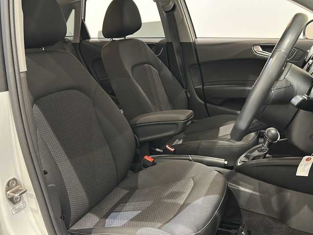 アウディ Ａ１ SB ピアニッシモエディション 新潟県 2018(平30)年 1.7万km グレイシアホワイトメタリック 125台限定ピアニッシモエディション特別装備/・グレイシアホワイトメタリック/・ブリリアントブラックコントラストルーフ/ナビキセノンプラスパッケージ/・MMI 3G + ナビゲーションシステム/・SSDナビゲーション/・TV/・CD/DVDプレイヤー/・FM/AMラジオ/・Bluetooth接続/・ETCシステム/コンビニエンスパッケージ/・アドバンストキー/・アウディパーキングシステム/シートヒーター