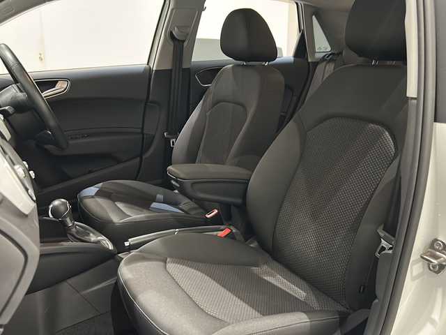 アウディ Ａ１ SB ピアニッシモエディション 新潟県 2018(平30)年 1.7万km グレイシアホワイトメタリック 125台限定ピアニッシモエディション特別装備/・グレイシアホワイトメタリック/・ブリリアントブラックコントラストルーフ/ナビキセノンプラスパッケージ/・MMI 3G + ナビゲーションシステム/・SSDナビゲーション/・TV/・CD/DVDプレイヤー/・FM/AMラジオ/・Bluetooth接続/・ETCシステム/コンビニエンスパッケージ/・アドバンストキー/・アウディパーキングシステム/シートヒーター