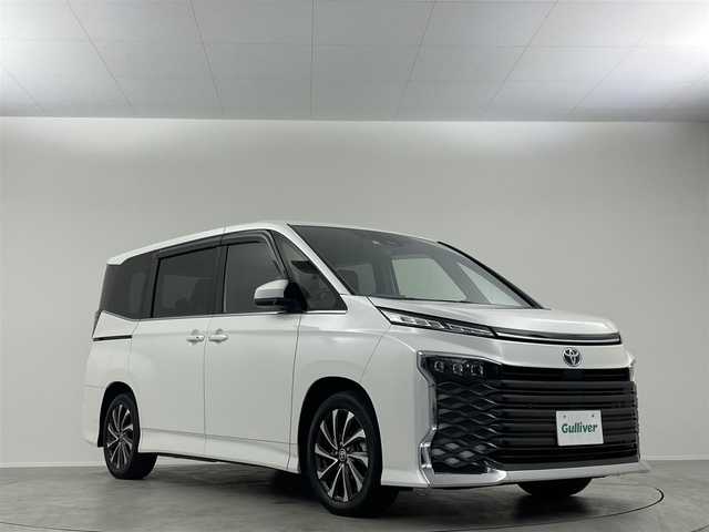 トヨタ ヴォクシー ハイブリッド S－Z 埼玉県 2022(令4)年 3.2万km ホワイトパールクリスタルシャイン 純正14インチフリップダウンモニター　純正ディスプレイ　ナビ　フルセグ　Bluetooth　レーダークルーズコントロール　快適便パッケージHi　トヨタセーフティセンス　両側パワースライドドア　パワーバックドア　ステアリングヒーター　シートヒーター　ＬＥＤヘッドライト　電動パーキングブレーキ　ブレーキホールド　プッシュスタート　スマートキー
