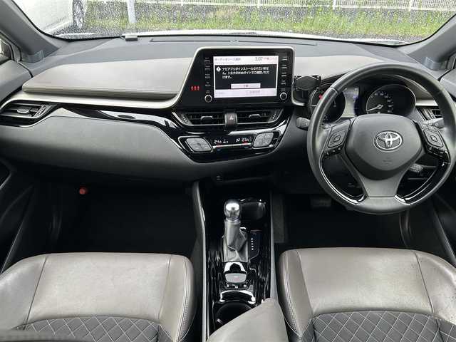 トヨタ Ｃ－ＨＲ G 熊本県 2020(令2)年 4.8万km ホワイトパールクリスタルシャイン モデリスタエアロ/ワンオーナー/プッシュスタート/純正ディスプレイオーディオ/（フルセグTV・BTオーディオ）/全方位カメラ/ビルトインETC/前後ドライブレコーダー/純正18インチAW/前後キャリパー/レーダークルーズ/ハーフレザーシート/LEDヘッドライト/オートライト/フォグライト/前後コーナーセンサー/横滑り防止装置/ウィンカーミラー/純正フロアマット/新車保証書/取扱説明書/スマートスペアキー×1本