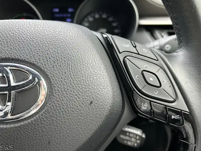 トヨタ Ｃ－ＨＲ G 熊本県 2020(令2)年 4.8万km ホワイトパールクリスタルシャイン モデリスタエアロ/ワンオーナー/プッシュスタート/純正ディスプレイオーディオ/（フルセグTV・BTオーディオ）/全方位カメラ/ビルトインETC/前後ドライブレコーダー/純正18インチAW/前後キャリパー/レーダークルーズ/ハーフレザーシート/LEDヘッドライト/オートライト/フォグライト/前後コーナーセンサー/横滑り防止装置/ウィンカーミラー/純正フロアマット/新車保証書/取扱説明書/スマートスペアキー×1本