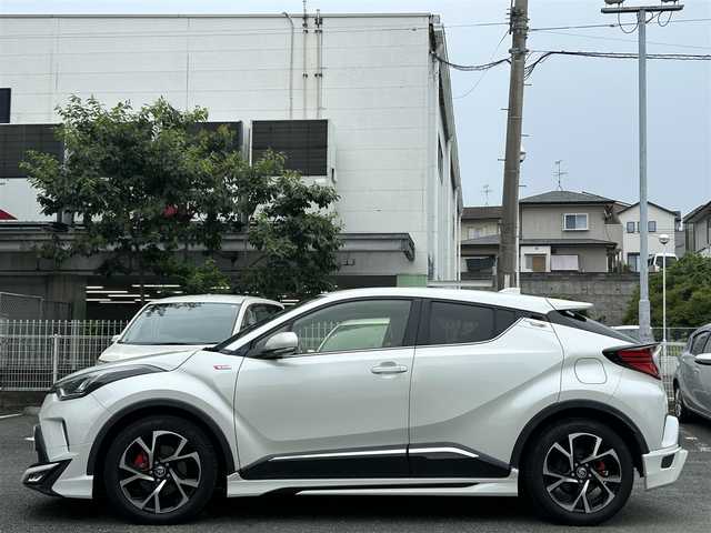 トヨタ Ｃ－ＨＲ G 熊本県 2020(令2)年 4.8万km ホワイトパールクリスタルシャイン モデリスタエアロ/ワンオーナー/プッシュスタート/純正ディスプレイオーディオ/（フルセグTV・BTオーディオ）/全方位カメラ/ビルトインETC/前後ドライブレコーダー/純正18インチAW/前後キャリパー/レーダークルーズ/ハーフレザーシート/LEDヘッドライト/オートライト/フォグライト/前後コーナーセンサー/横滑り防止装置/ウィンカーミラー/純正フロアマット/新車保証書/取扱説明書/スマートスペアキー×1本