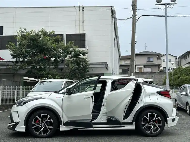 トヨタ Ｃ－ＨＲ G 熊本県 2020(令2)年 4.8万km ホワイトパールクリスタルシャイン モデリスタエアロ/ワンオーナー/プッシュスタート/純正ディスプレイオーディオ/（フルセグTV・BTオーディオ）/全方位カメラ/ビルトインETC/前後ドライブレコーダー/純正18インチAW/前後キャリパー/レーダークルーズ/ハーフレザーシート/LEDヘッドライト/オートライト/フォグライト/前後コーナーセンサー/横滑り防止装置/ウィンカーミラー/純正フロアマット/新車保証書/取扱説明書/スマートスペアキー×1本
