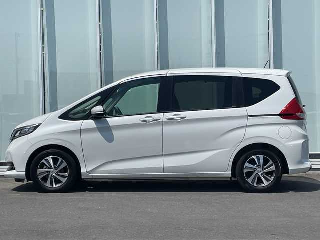 ホンダ フリード＋ G ホンダセンシング 神奈川県 2021(令3)年 2.6万km プラチナホワイトパール 純正９インチＳＤナビＴＶ　CD/DVD/Bluetooth/両側パワースライドドア　/前後ドライブレコーダー　/バックカメラ　/純正ＥＴＣ　/前席シートヒーター　/追従型クルーズコントロール　/ハーフレザーシート　/フォグランプ　/LED/レーンキープアシスト/衝突被害軽減システム/カーテンエアバッグ