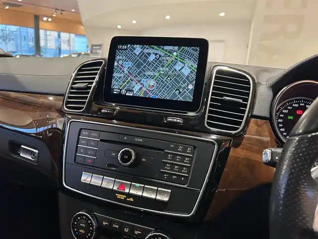 メルセデス・ベンツ ＧＬＳ３５０ｄ 4マチックスポーツ 道央・札幌 2017(平29)年 6.2万km ダイヤモンドホワイト ダイヤモンドホワイト/パノラミックスライディングルーフ/パナメリカーナグリル/harman/kardonサラウンド/本革シート/シートヒーター/レーダーセーフティパッケージ/carrozzeriaリアモニター/純正HDDナビ/フルセグTV/CD/DVD/SD/USB/Bluetooth/360°カメラ/パークトロニック/AIRMATICサスペンション/LEDインテリジェントライトシステム/アダプティブハイビームアシストプラス/パワーテールゲート