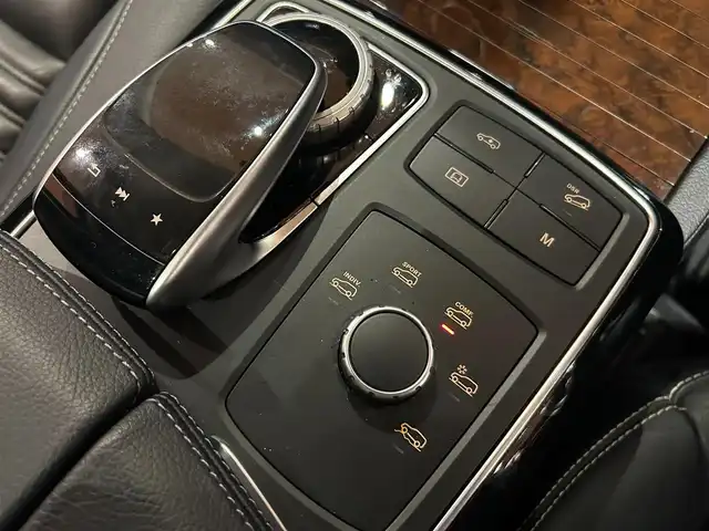 メルセデス・ベンツ ＧＬＳ３５０ｄ 4マチックスポーツ 道央・札幌 2017(平29)年 6.2万km ダイヤモンドホワイト ダイヤモンドホワイト/パノラミックスライディングルーフ/パナメリカーナグリル/harman/kardonサラウンド/本革シート/シートヒーター/レーダーセーフティパッケージ/carrozzeriaリアモニター/純正HDDナビ/フルセグTV/CD/DVD/SD/USB/Bluetooth/360°カメラ/パークトロニック/AIRMATICサスペンション/LEDインテリジェントライトシステム/アダプティブハイビームアシストプラス/パワーテールゲート