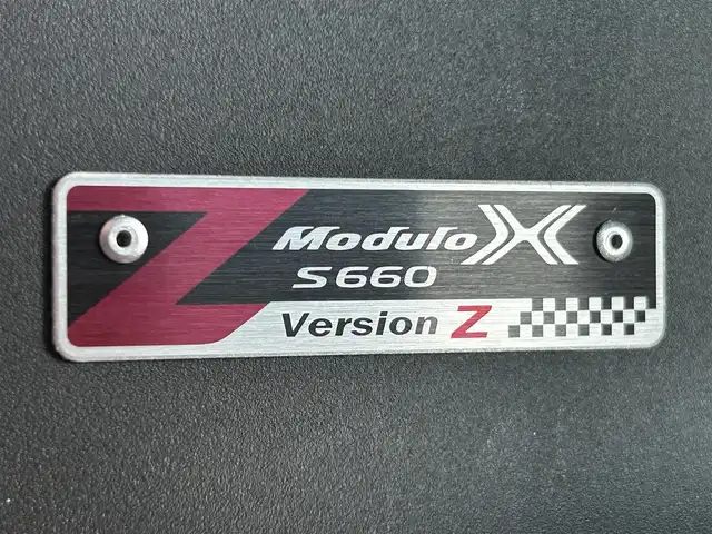 ホンダ Ｓ６６０ モデューロX バージョンZ 福島県 2021(令3)年 0.1万km プレミアムスターホワイトP Modulo X 特別仕様車（Version Z）/6F/特別仕様車専用装備/・専用ブラックアクティブスポイラー（ガーニーフラップ付）/・専用Version Zロゴ入りアルミ製コンソールプレート/・ブラックエンブレム/ModuloX共通装備/・専用スポーツレザーシート/（本革×ラックス スェード(R)/ボルドーレッド×ブラック/Modulo Xロゴ入り）/・本革巻ステアリングホイール/・チタン製シフトノブ×アルカンターラシフトブーツ/（グレーステッチ）/・専用アルカンターラ(R)×本革製サイドブレーキカバー/・グリル一体型専用フロントバンパー/・専用カラードドアミラー/・ロールトップ（ボルドーレッド）/・専用サスペンション（5段階減衰力調整機構付）/ModuloR15アルミホイール/純正ディスプレイオーディオ/「AM/FM/BT/HDMI」/バックカメラ/前席シートヒーター・クーラー/ETC/プッシュスタート/キーレスエントリー/取説・保証書・スペアキー有