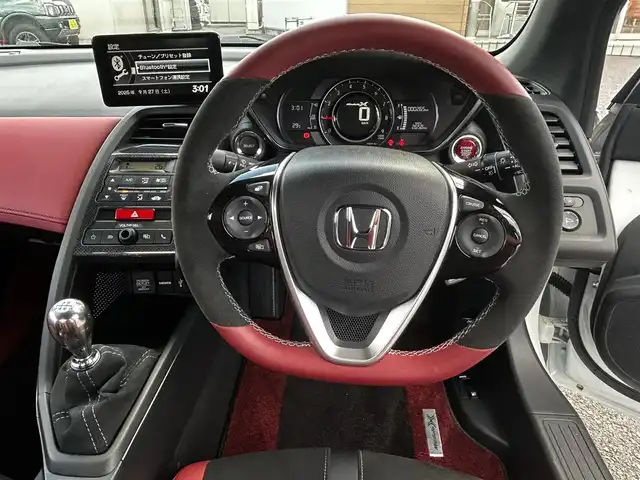ホンダ Ｓ６６０ モデューロX バージョンZ 福島県 2021(令3)年 0.1万km プレミアムスターホワイトP Modulo X 特別仕様車（Version Z）/6F/特別仕様車専用装備/・専用ブラックアクティブスポイラー（ガーニーフラップ付）/・専用Version Zロゴ入りアルミ製コンソールプレート/・ブラックエンブレム/ModuloX共通装備/・専用スポーツレザーシート/（本革×ラックス スェード(R)/ボルドーレッド×ブラック/Modulo Xロゴ入り）/・本革巻ステアリングホイール/・チタン製シフトノブ×アルカンターラシフトブーツ/（グレーステッチ）/・専用アルカンターラ(R)×本革製サイドブレーキカバー/・グリル一体型専用フロントバンパー/・専用カラードドアミラー/・ロールトップ（ボルドーレッド）/・専用サスペンション（5段階減衰力調整機構付）/ModuloR15アルミホイール/純正ディスプレイオーディオ/「AM/FM/BT/HDMI」/バックカメラ/前席シートヒーター・クーラー/ETC/プッシュスタート/キーレスエントリー/取説・保証書・スペアキー有