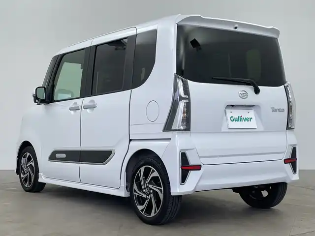 ダイハツ タント カスタム RS スタイルセレクション 鹿児島県 2022(令4)年 1.8万km シャイニングホワイトパール スマートアシストIII/ディーラーオプションナビ/（Bluetooth/CD/DVD/AM/FM/フルセグTV）/アイドリングストップ/ターボ/スペアキー/純正フリップダウンモニター/ビルトインETC/バックカメラ/全方位カメラ/ベンチシート/前後ドライブレコーダー/純正フロアマット/前席シートヒーター/ハーフレザーシート/両側パワースライドドア/純正15インチAW/前後コーナーセンサー/レーンキープアシスト/レーダークルーズコントロール/革巻ステアリング/電動パーキングブレーキ/オートホールド